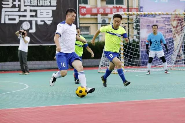 约克38+9浙江大胜宁波 高诗岩11+11山东胜吉林